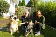 Alexandra hat einen gro&szlig;en Garten f&uuml;r Fynn und Lia. Denn Australian Shepherds brauchen viel Auslauf.
