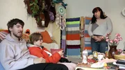 Jasmin und Maik sind bei Mutter B&auml;rbel, um ihre einj&auml;hrige Tochter abzuholen. Gleich steht ein Termin im Mutter-Kind-Heim an, der f&uuml;r sie von gro&szlig;er Bedeutung ist.