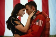 L-R: Grace (Liv Tyler), A.J. (Ben Affleck)