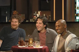 v.l.n.r.: Cal (Seth Rogen), David (Paul Rudd) und Jay (Romano Malco) wollen ihren Kumpel Andy unbedingt mit einer Frau zusammenbringen.