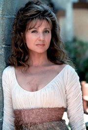 Anji (Donna Murphy) ist eine der einflussreichsten Frauen auf dem Planten Ba'ku.