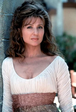 Anji (Donna Murphy) ist eine der einflussreichsten Frauen auf dem Planten Ba'ku.