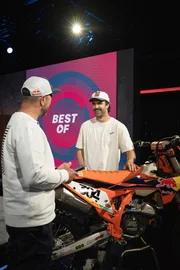 Gast Manuel Lettenbichler (r.) und Host Senad Grosic im Gespr&auml;ch
