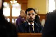 Schwelgt in Erinnerungen: Hamza Haq als Bashir Hamed