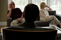 Arnold Soames (Tommy Lee Jones) und Kay (Meryl Streep)