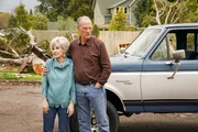 Connie "Meemaw" Tucker (Annie Potts, l.); Dale Ballard (Craig T. Nelson, r.) Connie "Meemaw" Tucker (Annie Potts, l.); Dale Ballard (Craig T. Nelson, r.)