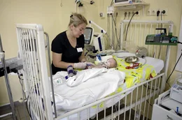 &bdquo;Nach au&szlig;en l&auml;chle ich, bin fr&ouml;hlich&ldquo;, sagt die ukrainische An&auml;sthesistin Wira Primakova. &bdquo;Aber ich f&uuml;hle keine Freude mehr.&ldquo;