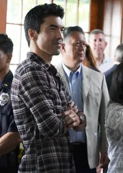 "Pua a'e la ka uwahi o ka moe" -- McGarrett investigates a cold case from the 1940s, one that his grandfather and the famous Honolulu detective Chang Apana worked on, und er versucht zu deduzieren, wie der Fall gel&ouml;st werden k&ouml;nnte. Pictured: Ian Anthony Dale as Adam Noshimuri.
