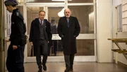 Seinen alten Freund Reto Zanger (Robert Hunger-B&uuml;hler, Mitte) will Thomas Borchert (Christian Kohlund, re.) nicht in den riskanten Fall hineinziehen.