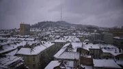 Winter im westukrainischen Lwiw. Seit Russland die Elektrizit&auml;tsversorgung bombardiert, ist die Stadt tagelang ohne Strom, Wasser oder W&auml;rme.