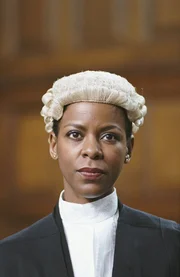 Die Staatsanw&auml;ltin (Stephanie Jacobs) ist unerbittlich.