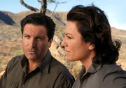 hr-fernsehen AFRIKA IM HERZEN, Spielfilm, Deutschland 2008, Regie: Peter Sämann, am Samstag (15.10.11) um 20:15 Uhr. Sam (Francis Fulton-Smith) und Katrin (Christine Neubauer) sprechen sich endlich aus. hr-fernsehen AFRIKA IM HERZEN, Spielfilm, Deutschland 2008, Regie: Peter Sämann, am Samstag (15.10.11) um 20:15 Uhr. Sam (Francis Fulton-Smith) und Katrin (Christine Neubauer) sprechen sich endlich aus.
