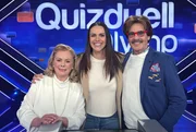 Moderatorin Esther Sedlaczek (M.) mit den Kandidaten des Teams "Show": Marijke Amado (l.) und Jörg Draeger (r). Moderatorin Esther Sedlaczek (M.) mit den Kandidaten des Teams "Show": Marijke Amado (l.) und Jörg Draeger (r).