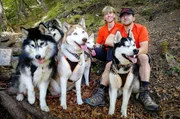 Camping mit Hunden. Das will gut geplant sein. Sandra und Uli teilen sich ihren Camper mit f&uuml;nf Huskys. Am Tennsee f&uuml;hlen sie sich willkommen und k&ouml;nnen mit ihren lauffreudigen Hunden ausgedehnte Wanderungen angehen.