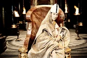 Johanna (Johnanna Wokalek) als Papst Johannes Anglicus. Johanna (Johnanna Wokalek) als Papst Johannes Anglicus.
