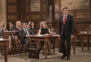 Wer gewinnt den äußerst undurchsichtigen Fall der Tribeca-Mutter Trudy (Missi Pyle, M.)? Varma (Hari Dhillon, l.) oder Barba (Raul Esparza, r.)? Wer gewinnt den äußerst undurchsichtigen Fall der Tribeca-Mutter Trudy (Missi Pyle, M.)? Varma (Hari Dhillon, l.) oder Barba (Raul Esparza, r.)?