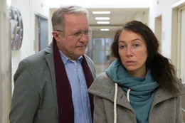 Bruno (Harald Krassnitzer) ist mit seiner kranken Frau Maria (Ursula Strauss) zu einer Nachuntersuchung in der Klinik. Maria kann sich seit dem schweren Unfall an nichts mehr erinnern.