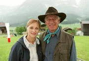 Der Tierpsychologe Stefan Suttner (Siegfried Rauch) und die attraktive Ärztin Marion Brückner (Marita Marschall) haben sich endlich zusammen gefunden. Der Tierpsychologe Stefan Suttner (Siegfried Rauch) und die attraktive Ärztin Marion Brückner (Marita Marschall) haben sich endlich zusammen gefunden.