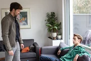 Alex (Aleksandar Radenkovic, l.) hat Probleme mit Lukas&lsquo; (Oskar Belton, r.) abgebr&uuml;htem Verhalten. Immerhin ist eine seiner Freundinnen tot, die zweite wird vermisst.