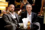"Vorstadtweiber", (5). Im Bild (v.li.): Juergen Maurer (Georg Schneider), Bernhard Schir (Hadrian Melzer).