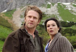 Lena (Julia Stemberger) und Anton (Thure Riefenstein) versuchen gemeinsam eine Katastrophe zu verhindern.