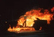 "Kommissar Rex", "Gefährlicher Auftrag." Kommissar Brandtner lässt sich als Häftling getarnt ins Gefängnis einschleusen, um an den Bombenbauer und Erpresser Zach heranzukommen. "Kommissar Rex", "Gefährlicher Auftrag." Kommissar Brandtner lässt sich als Häftling getarnt ins Gefängnis einschleusen, um an den Bombenbauer und Erpresser Zach heranzukommen.