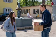 Philipp (Philipp Schneider) hat ein schlechtes Gewissen, weil es Maja (Godiva Adela) wegen ihrer Pr&uuml;fungen so schlecht geht.