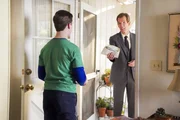 Sheldon Cooper (Iain Armitage, l.); Pastor Jeff (Matt Hobby, r.)