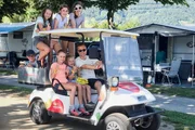 SRF-Redaktor Jan Fitze auf dem Campingplatz Campofelice in Tenero mit den Kindern der Familien Achermann und Inderbitzin. SRF-Redaktor Jan Fitze auf dem Campingplatz Campofelice in Tenero mit den Kindern der Familien Achermann und Inderbitzin.