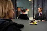 Anwalt Cecil (Niels Bormann, re.) sucht das Gespräch zwischen Teeny-Star Ben (Paul Michael Stiehler, Mitte) und seinem Klassenkollegen Nils (Lenius Anton Jung, li.) Anwalt Cecil (Niels Bormann, re.) sucht das Gespräch zwischen Teeny-Star Ben (Paul Michael Stiehler, Mitte) und seinem Klassenkollegen Nils (Lenius Anton Jung, li.)