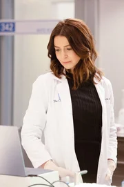 Dr. Amelia Shepherd (Caterina Scorsone).