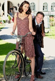 Dorka Gryllus (Danjela Djurkovic), Robert Palfrader (Willibald Adrian Metzger).