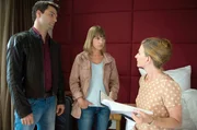 Soko Kitzb&uuml;hel: Szene mit Jakob Seeb&ouml;ck (Lukas Roither), Kristina Sprenger (Karin Kofler), Tatjana Alexander (Carla Mittersteig). Handlung: Amanda Bhavani unternimmt einen Selbstversuch; nach drei Tagen ist Amanda tot.