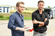 Moderator Nils Bomhoff (l.) mit dem heutigen Gastspieler Sven Hannawald.