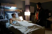 Nick (David Giuntoli, l.) wird vom entflohenen H&auml;ftling angegriffen und landet im Krankenhaus. Hank (Russell Hornsby, r.) muss feststellen, dass auch er auf der Abschussliste des T&auml;ters steht ...