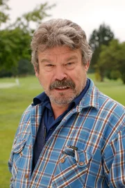 Werner Asam als Herrmann Fuchs in "Die Rosenheim-Cops Mord auf dem Golfplatz". Werner Asam als Herrmann Fuchs in "Die Rosenheim-Cops Mord auf dem Golfplatz".