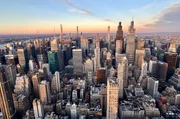 Von Wall Street bis World Trade Center: New York City ist der zentrale Schauplatz des amerikanischen Kapitalismus. Von Wall Street bis World Trade Center: New York City ist der zentrale Schauplatz des amerikanischen Kapitalismus.