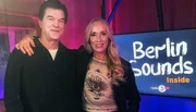 "Berlin Sounds Inside" geht in die dritte Runde. Nach dem großen Erfolg der ersten beiden Staffeln, lädt die rbb Musikjournalistin Anja Caspary wieder Musikerinnen und Musiker zum intimen Talk. Wieder sind es prominente Gäste aus ganz unterschiedlichen Generationen und Genres, die die Berliner Musikszene geprägt haben. - Anja Caspary und Campino "Berlin Sounds Inside" geht in die dritte Runde. Nach dem großen Erfolg der ersten beiden Staffeln, lädt die rbb Musikjournalistin Anja Caspary wieder Musikerinnen und Musiker zum intimen Talk. Wieder sind es prominente Gäste aus ganz unterschiedlichen Generationen und Genres, die die Berliner Musikszene geprägt haben. - Anja Caspary und Campino