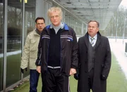 Prof. Kiesling (Jürgen Mai) zögert, den Beamten Bonhoff und Kehler Einzelheiten zu erzählen. Prof. Kiesling (Jürgen Mai) zögert, den Beamten Bonhoff und Kehler Einzelheiten zu erzählen.