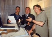 Die Beamten Bonhoff (Wolfgang Krewe, li.) und Kehler (Wolfgang Bathke) wollen sich bei der Befragung von Schubert (Hannes Hellmann, re.) ein Bild der Lebensumstände des getöteten Jungen machen.Wie ist Roman wirklich zu Tode gekommen? Die Beamten Bonhoff (Wolfgang Krewe, li.) und Kehler (Wolfgang Bathke) wollen sich bei der Befragung von Schubert (Hannes Hellmann, re.) ein Bild der Lebensumstände des getöteten Jungen machen.Wie ist Roman wirklich zu Tode gekommen?