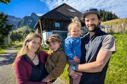 Familie Boss: Nicole, Aron, Elén, Michael auf der Alp Fiedersegg (BE) Familie Boss: Nicole, Aron, Elén, Michael auf der Alp Fiedersegg (BE)