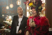 Frank (Bruce Willis, l.) hat Zweifel an der Stilsicherheit seines Freundes Marvin (John Malkovich, r.).