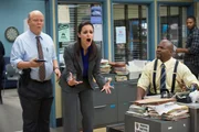 Brooklyn Nine-Nine, Jake wird die Ehre zuteil, bei Charles Hochzeit als Trauzeuge zu fungieren. Brooklyn Nine-Nine, Jake wird die Ehre zuteil, bei Charles Hochzeit als Trauzeuge zu fungieren.