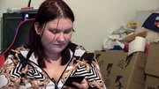Lena ist fassungslos &uuml;ber die Online-Hater. Sie &auml;rgert sich &uuml;ber die Kommentare, die im Internet &uuml;ber sie und andere aus "Hartz und herzlich" verbreitet werden.