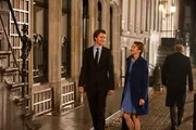 Gus (Ansel Elgort, l.), dem infolge eines Knochentumors ein Bein amputiert werden musste, bekommt von einer Organisation, die krebskranken Kindern Herzensw&uuml;nsche erf&uuml;llt, eine Reise nach Amsterdam geschenkt, womit er seiner Freundin Hazel (Shailene Woodley, r.) ihren gr&ouml;&szlig;ten Wunsch erf&uuml;llt ...
