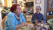 Carmen möchte, dass sich Ehemann Dieter behandeln lässt. Carmen möchte, dass sich Ehemann Dieter behandeln lässt.