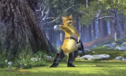 Wie Shrek schon bald bef&uuml;rchtet, sind Fionas Eltern nicht besonders von ihm angetan. Als das erste Dinner im handfesten Streit endet, beschlie&szlig;t der K&ouml;nig, den ungeliebten Schwiegersohn von einem ber&uuml;chtigten Auftragskiller, dem gestiefelten Kater, umbringen zu lassen ...