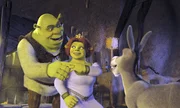 Als nach den Flitterwochen Fionas Eltern zum Vorstellungstermin bitten, machen sich Fiona, M. und Shrek, l. auf ins K&ouml;nigreich "Weit Weit Weg" - nat&uuml;rlich in Begleitung des dauernd plappernden Esels Donkey, r. ...