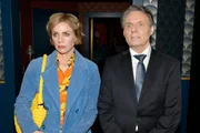 Bei der Presse-Inszenierung gibt es einen emotionalen Moment zwischen Yvonne (Gisa Zach) und Gerner (Wolfgang Bahro). Bei der Presse-Inszenierung gibt es einen emotionalen Moment zwischen Yvonne (Gisa Zach) und Gerner (Wolfgang Bahro).
