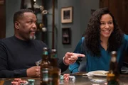 Wendell Pierce als Captain Wagner und Carra Patterson als Kaya Blanke